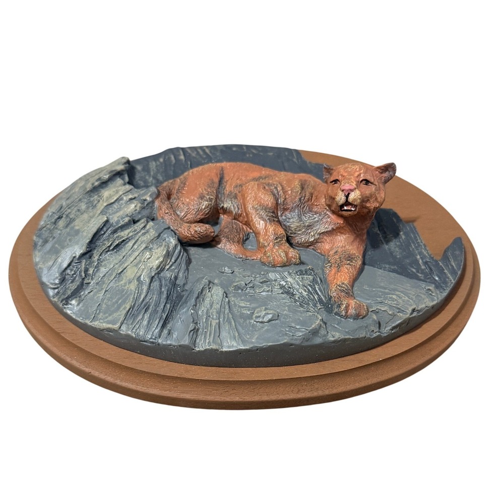 Avon Vintage American Wildlife Cougar Figurine Wall Plaque Brown 1987 Resin Wood